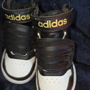 Adidas kids Hoops Size 4